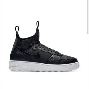 LIGHTLY WORN BLACK AIRFORCE